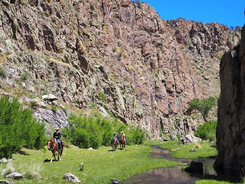 Geronimo Trail Guest Ranch