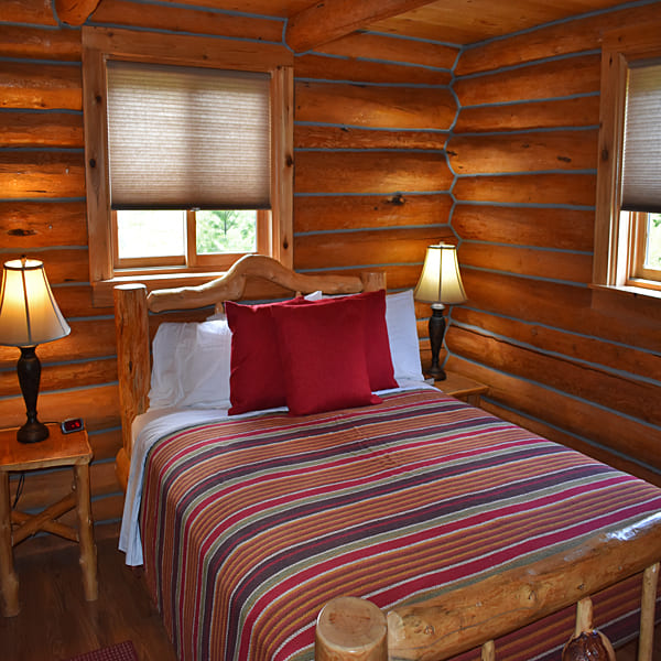 Hawley Mountain Guest Ranch - Cabin bed